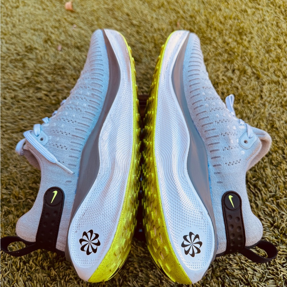 Nike React Infinity Run 4 Running Shoes – Men’s US 9.5 – Light Grey - Picture 4 of 7
